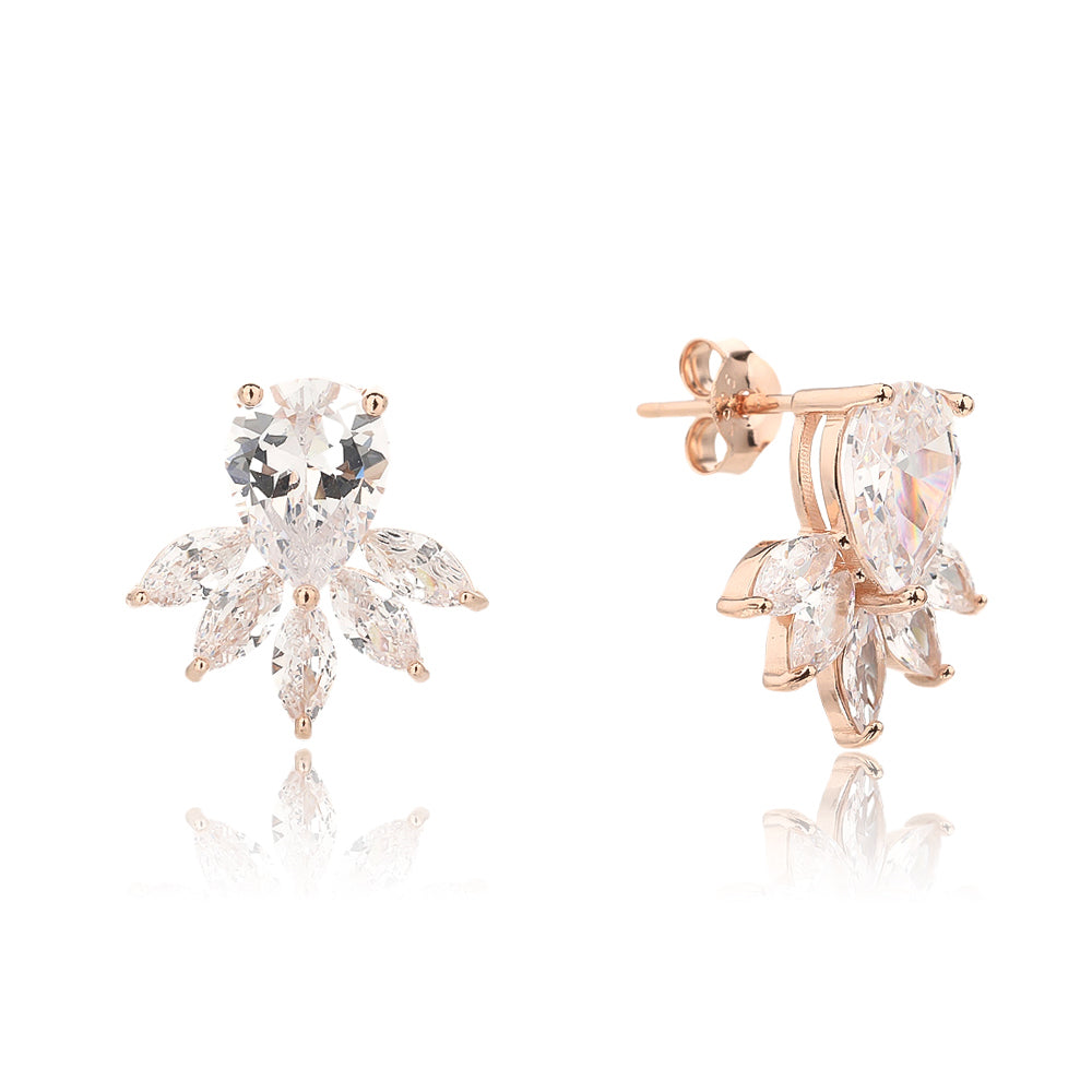 עגילים צמודים בציפוי רוז גולד משובצים בזרקונים - דגם פריחה