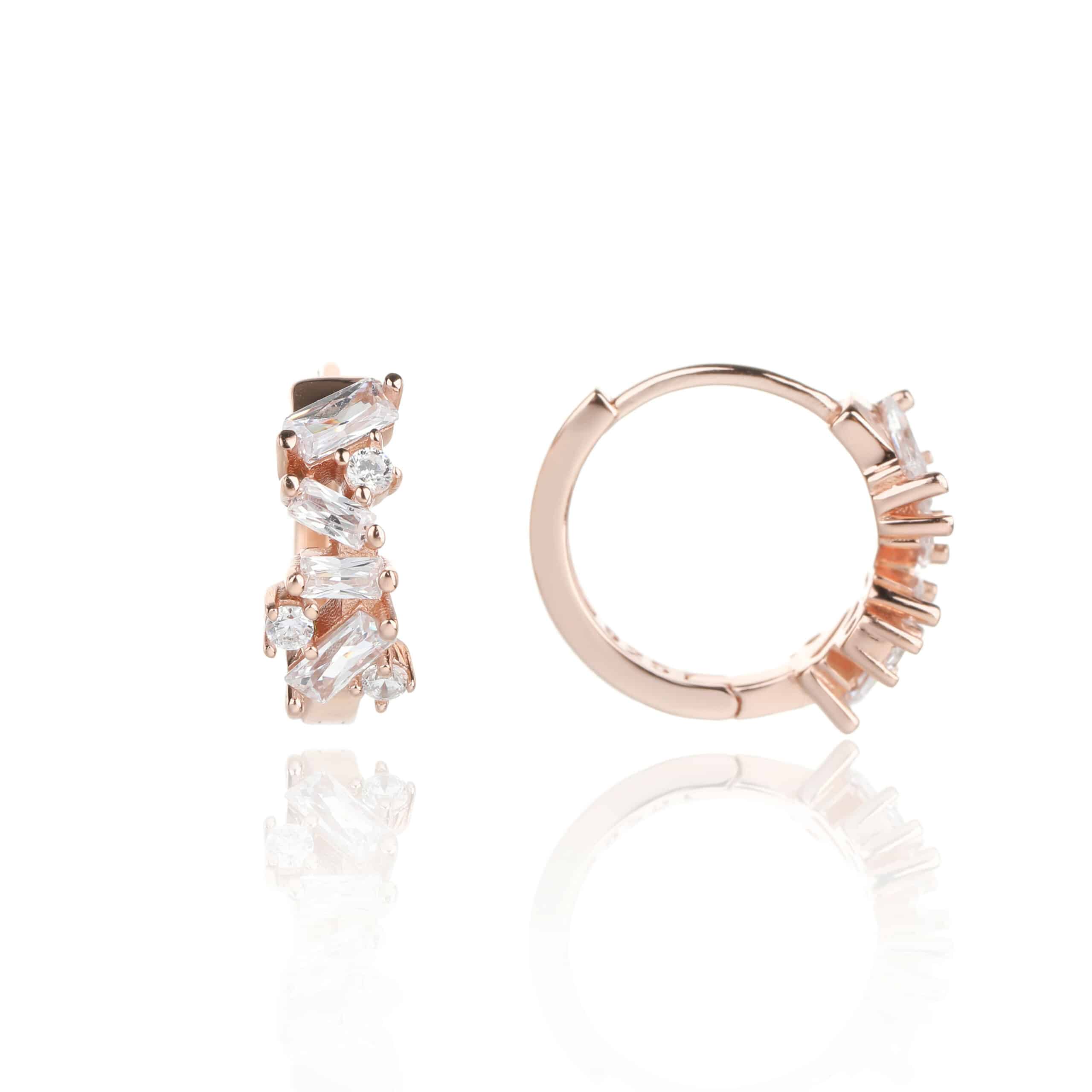 עגילי חישוק בציפוי רוז גולד משובצים אבני זרקון