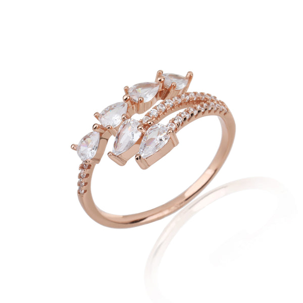 טבעת בציפוי רוז גולד משובצת זרקונים - דגם דרופס