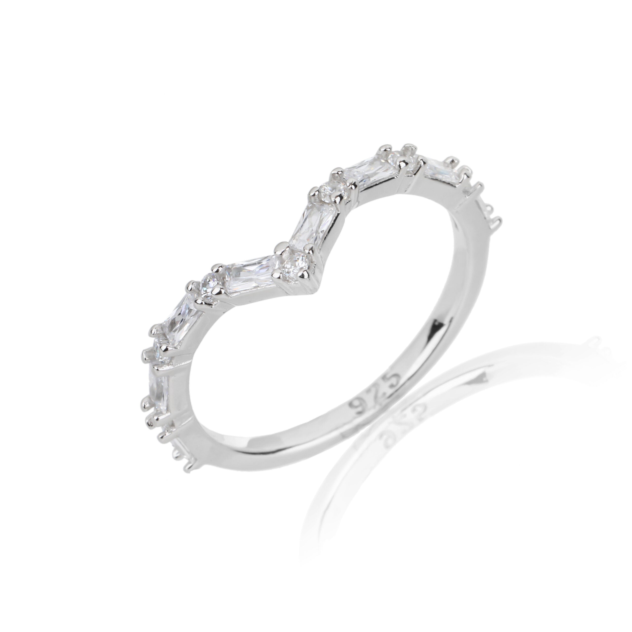 טבעת גאומטרית בשיבוץ זירקונים